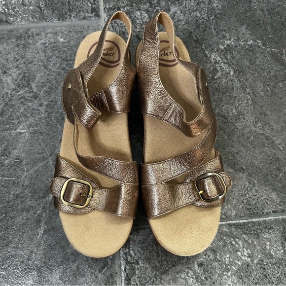 Dansko Gold Sheri Wedge Heel Sandals Size 39 Leather Upper Comfort Sandal 8.5/9 - Picture 2 of 16